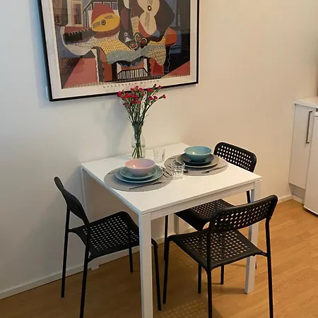 Tranquil Near Nature, Free Parking& Wifi Apartment *